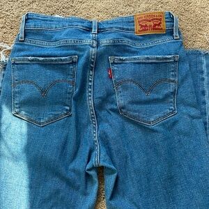 Medium-Wash Distressed 721 High Rise Skinny Levi Jeans